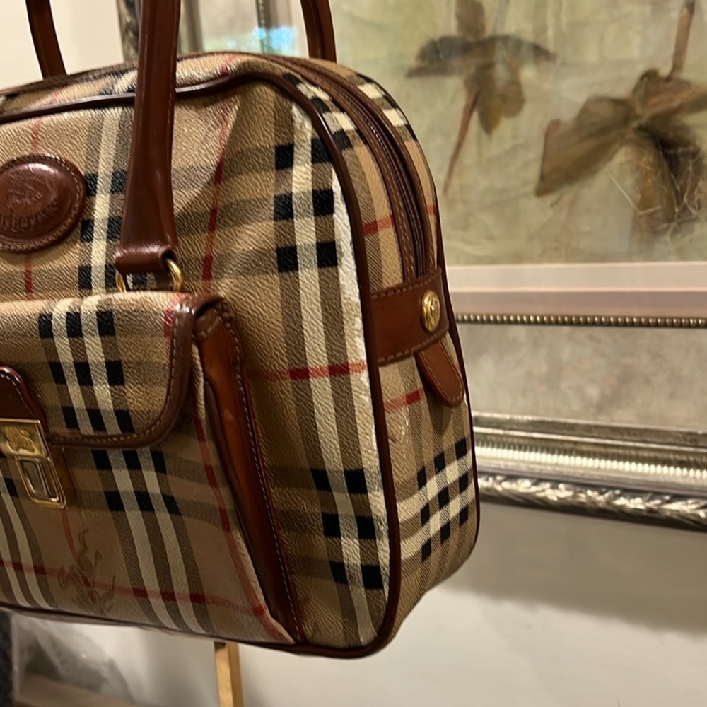 Burberrys Novacheck Bag with spots of peeling - Picture 3 of 11